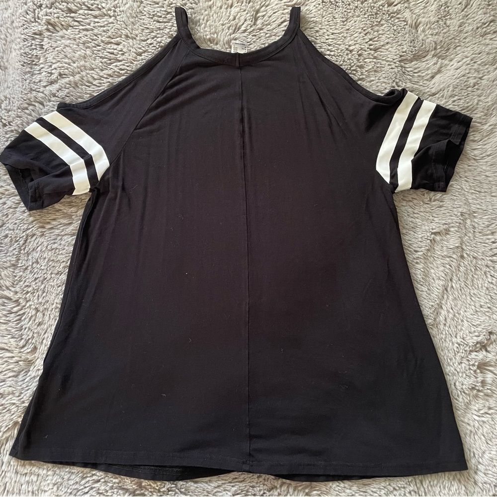 ⭐️⭐️⭐️Venus Brooklyn oversized shirt size Large - Picture 2 of 6